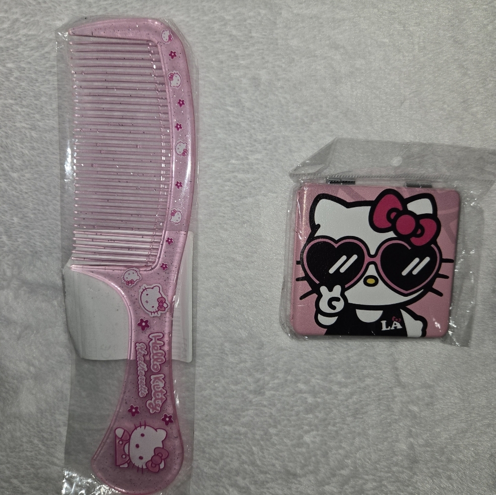 Hello Kitty Pink Comb and Mirror Set - Picture 2 of 3